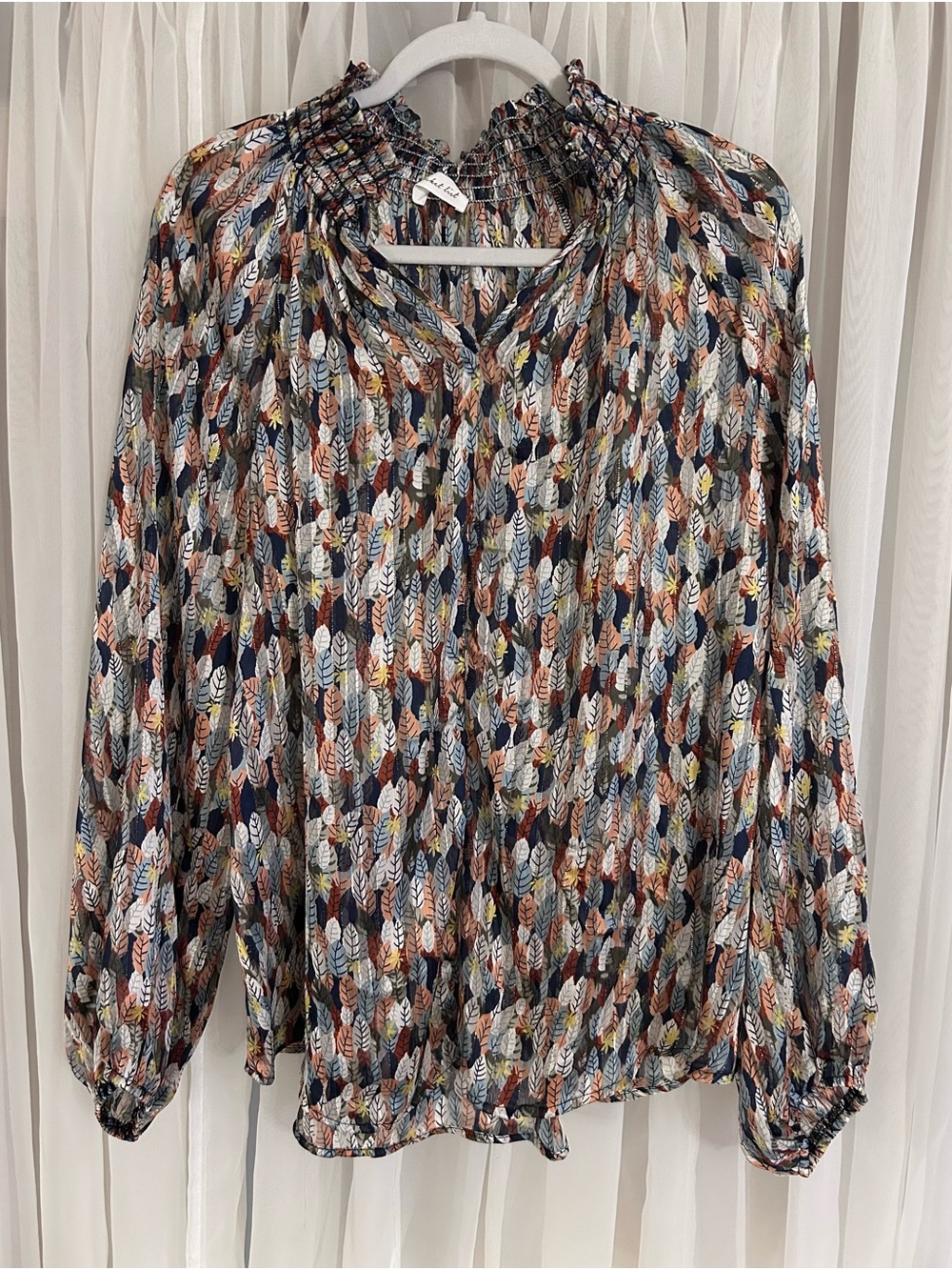 BUCKETLIST LEAF PRINT SMOCKED NECK BLOUSE